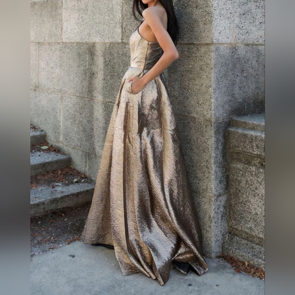 Mac Duggal 67297 1-Shoulder Metallic Ballgown In Ant. Brze Size 2 NWT MSRP $598 - Picture 5 of 14